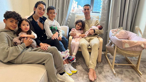 Ronaldo chia sẻ hình ảnh đầu tiên của con gái mới sinh