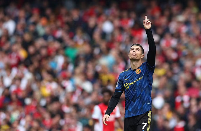 Ronaldo tặng bàn thắng cho con trai mới qua đời
