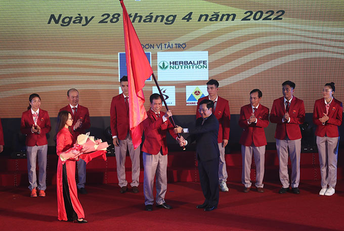 Phó Thủ tướng Phạm Bình Minh đã giao cờ Tổ quốc cho Đoàn TTVN tham dự SEA Games 2021