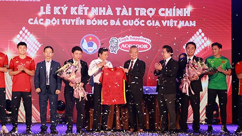 U23 Việt Nam đón nhà tài trợ về mỳ ăn liền trước SEA Games 2021
