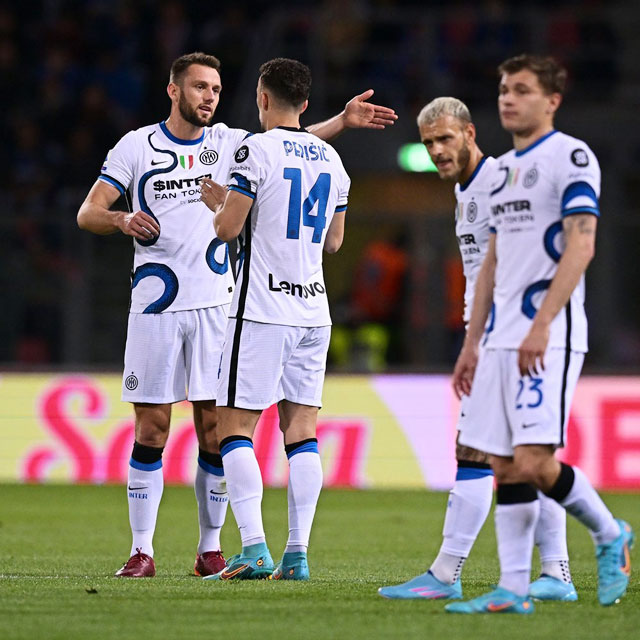 Inter đã kém Milan 2 điểm sau trận thua Bologna 