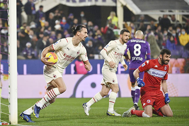 Cái duyên ghi bàn của Ibrahimovic (trái) với mành lưới Fiorentina sẽ giúp Milan giành chiến thắng