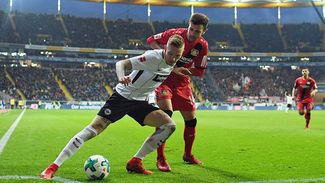 Frankfurt (trái) khó giành điểm trên sân của Leverkusen