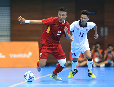ĐT futsal Việt Nam (trái) quyết vượt qua Thái Lan tại SEA Games 31  	Ảnh: MINH TUẤN