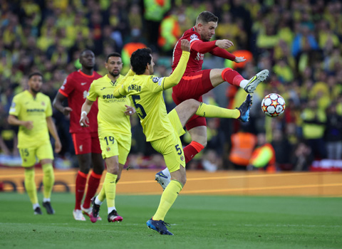 Viễn cảnh khả dĩ nhất cho Villarreal (áo vàng) chỉ có thể là cầm hòa Liverpool 