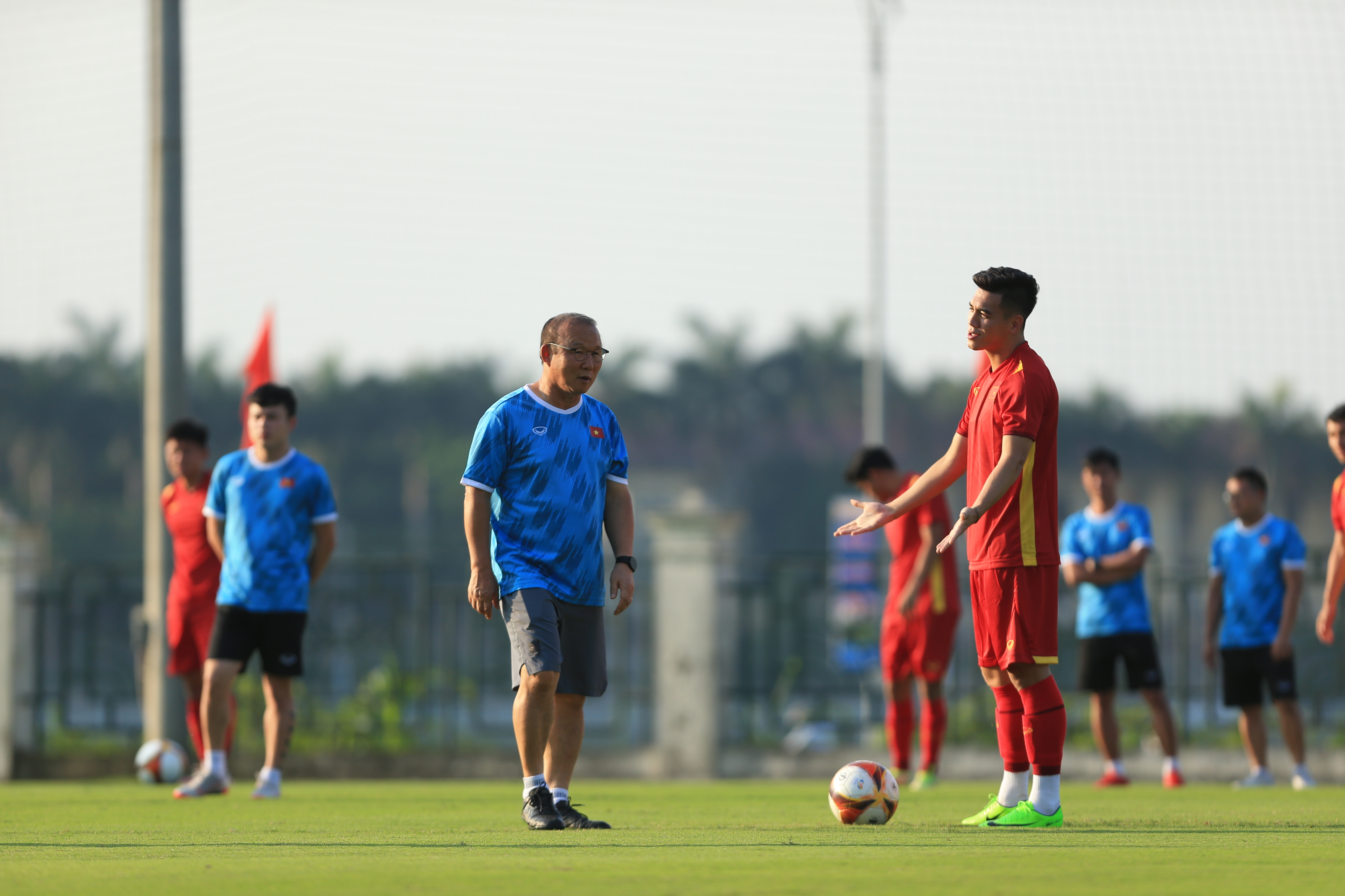 HLV Park Hang Seo sẽ phải tính toán người thay thế nếu như Tiến Linh không có được thể trạng tốt nhất để ra sân trận mở màn gặp U23 Indonesia - Ảnh: Đức Cường 
