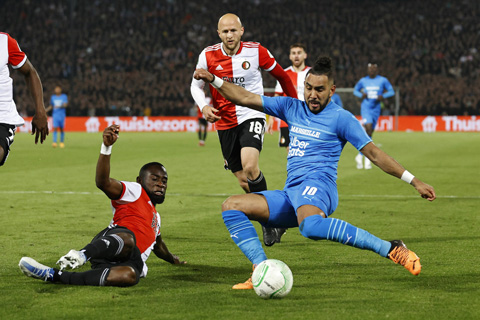 Điểm tựa sân nhà sẽ giúp Dimitri Payet (phải) và đồng đội đánh bại Feyenoord để tiến vào trận chung kết