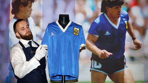 Áo đấu World Cup 1986 của Maradona được bán với giá kỷ lục