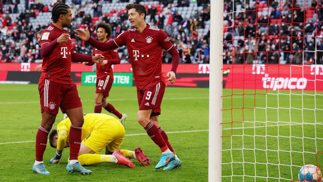 Lewandowski và Gnabry (từ phải qua) chỉ còn hợp đồng với Bayern tới mùa Hè 2023