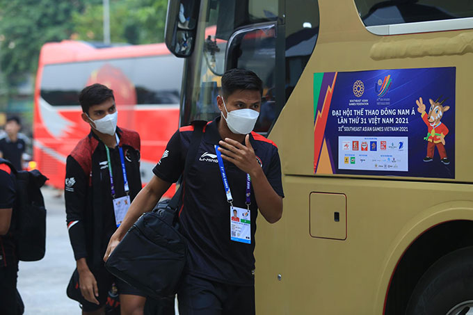Tuy nhiên, sau khi được bộ phận hậu cần đã đến sẵn từ trước đó ra đón, các cầu thủ U23 Indonesia mới đi đến đúng phòng thay đồ của mình 