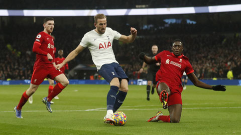 Tottenham (áo trắng) đang có phong độ cao và cũng rất khát điểm để cạnh tranh vào Top 4