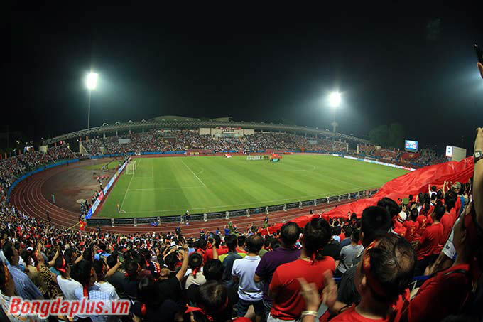 Sân Việt Trì - nơi diễn ra trận đấu giữa U23 Việt Nam và U23 Indonesia không một chỗ trống. 18.000 khán giả lấp đầy sân theo dõi U23 Việt Nam đấu U23 Indonesia 