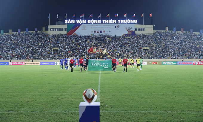 Sân Thiên Trường đã kín chỗ ở 2 trận đấu đầu tiên