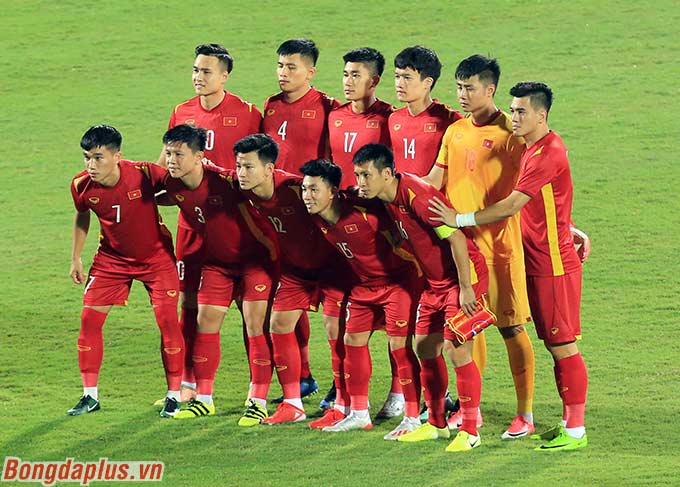 U23 Việt Nam không thể thực hiện hát quốc ca trước trận gặp U23 Philippines - Ảnh: Đức Cường