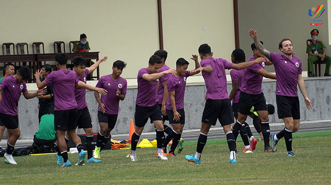 Sau thất bại trước U23 Việt Nam, U23 Indonesia rất quyết tâm sẽ đánh bại U23 Timor Leste để nuôi cơ hội giành vé vào bán kết. Các cầu thủ xứ Vạn đảo thể hiện sự tập trung trong suốt buổi tập 