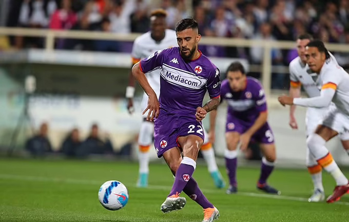 Fiorentina có chiến thắng nhẹ nhàng 2-0 trước Roma