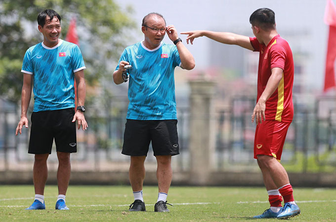HLV Park Hang Seo cố gắng tạo ra bầu không khí thoải mái, giúp các cầu thủ có được sự hưng phấn trước khi chạm trán với U23 Myanmar 
