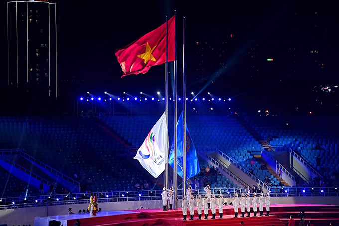 Lễ thượng cờ tổ quốc và cờ SEA Games. 