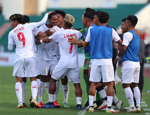 U23 Myanmar tấn công tốt, nhưng điểm cộng này cũng khiến họ để lộ nhiều khoảng trống 	Ảnh: ĐỨC CƯỜNG