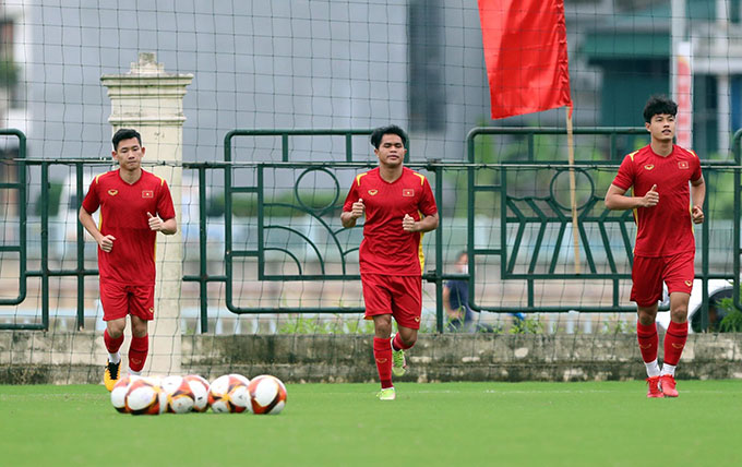 Nhóm cầu thủ dự bị, không được ra sân tập luyện với khối lượng bình thường để sẵn sàng ra sân trong trận đấu cuối 