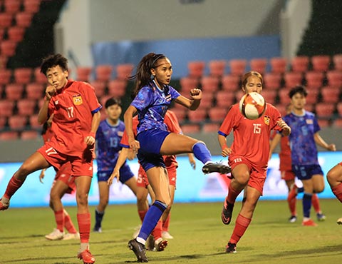 Tiền đạo Dangda lập hat-trick giúp ĐT nữ Thái Lan thắng 5-0. Ảnh: Phan Tùng
