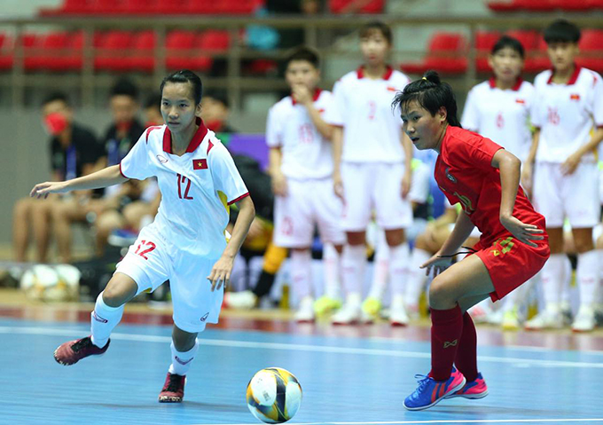 ĐT futsal nữ Việt Nam đã khởi đầu giâc mơ vàng bằng trận đại thắng. Ảnh: Quốc Bình 
