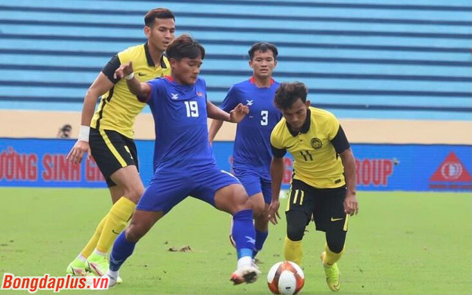 U23 Malaysia (áo vàng) đã bị U23 Campuchia cầm chân ở lượt đấu cuối cùng.