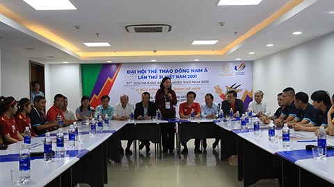Phó Chủ tịch UBND tỉnh Quảng Ninh Nguyễn Thị  Hạnh phát biểu tại buổi gặp mặt ĐT nữ Việt Nam. Ảnh: Phan Tùng