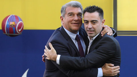 Chủ tịch Joan Laporta  (trái)  cho rằng, Barca đã và đang đi đúng hướng kể từ ngày Xavi Hernandez lên ngồi ở chiếc ghế HLV trưởng