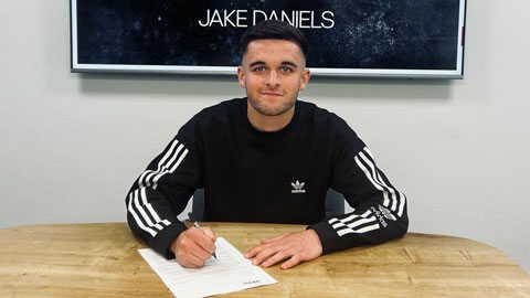  Jake Daniels công khai là người đồng tính chỉ 1 tuần sau khi ký hợp đồng chuyên nghiệp