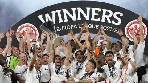 Frankfurt giành vé dự Champions League thứ 5 cho Bundesliga