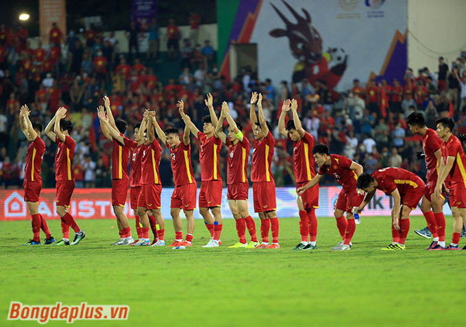 U23 Việt Nam cảm ơn người hâm mộ sau khi vượt qua bể khổ với U23 Malaysia 