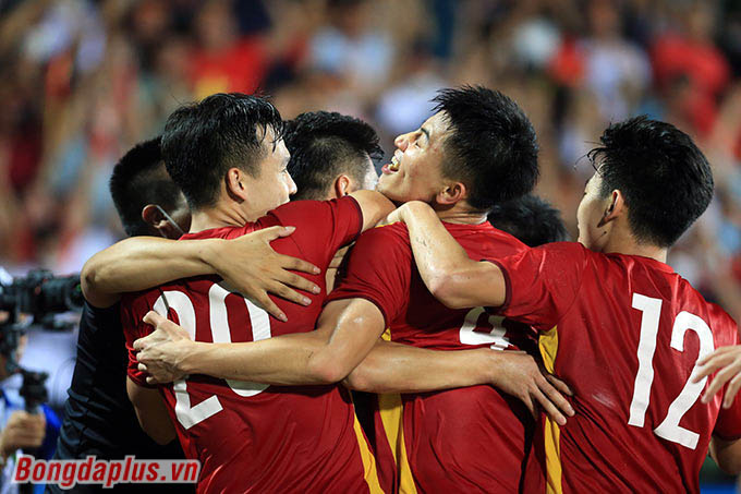 U23 Việt Nam đã giành chiến thắng sát nút 1-0 trước U23 Malaysia, nhờ bàn thắng ở phút 111 trong hiệp phụ của Tiến Linh để vào chung kết môn bóng đá nam SEA Games 31 