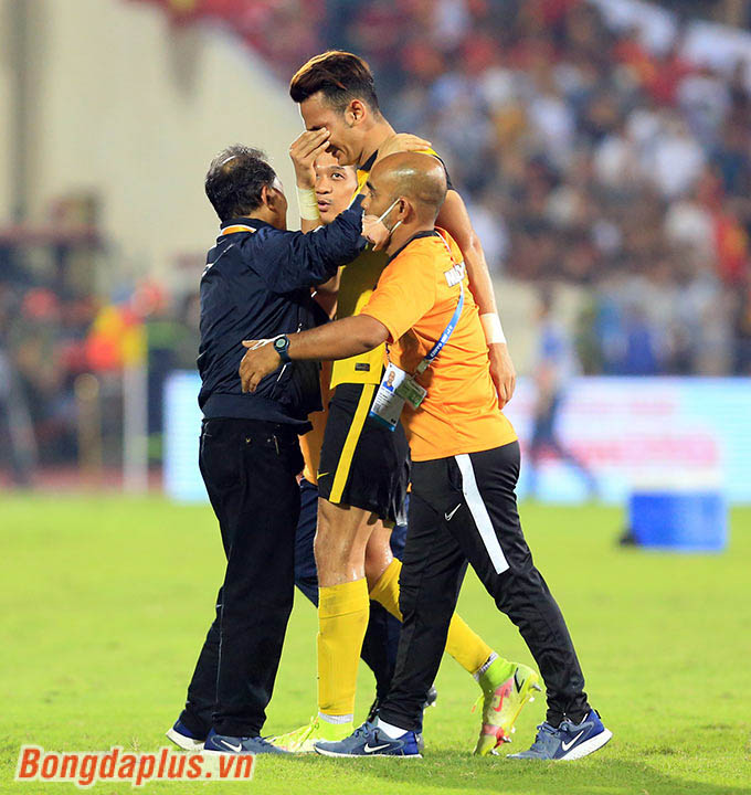Những gương mặt trẻ trung của U23 Malaysia khóc sau thất bại trước U23 Việt Nam 