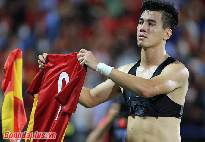 May mắn là trong hiệp phụ thứ 2, chính xác ở phút 111, Tiến Linh đã ghi bàn duy nhất giúp U23 Việt Nam đánh bại U23 Malaysia. 