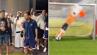 Messi bị robot cản cú đá penalty