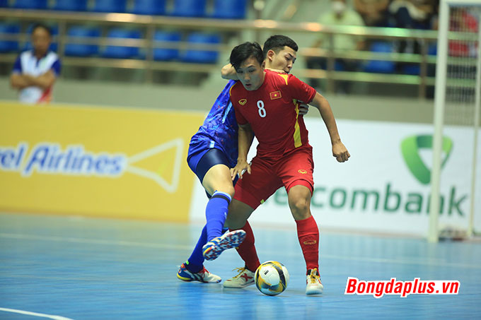 U23 Việt Nam lên bóng rất khó khăn (ảnh: Minh Tuấn)