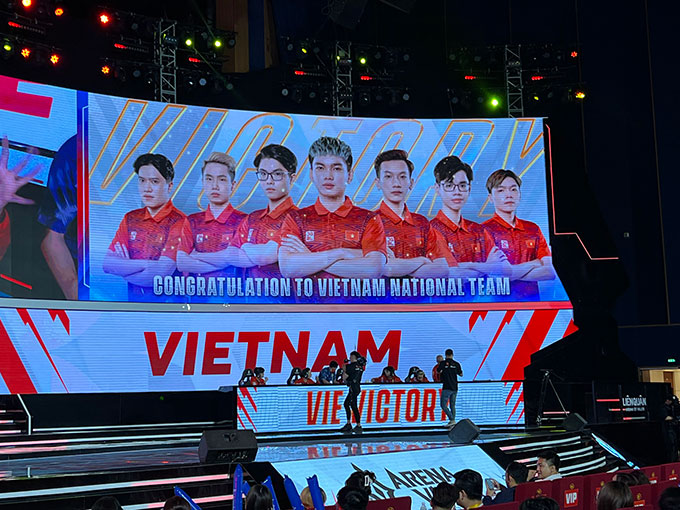 Việt Nam dẫn Thái Lan 1-0 (ảnh: Trí Công)