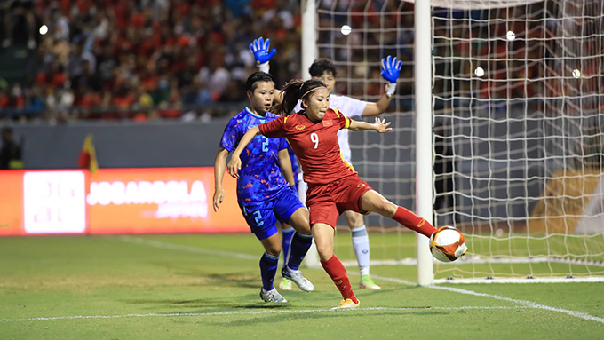 Huỳnh Như ghi bàn thắng duy nhất giúp Việt Nam đánh bại Thái Lan - Ảnh: Phan Tùng