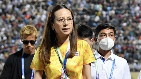 Madam Pang “mê tín”, không dám dẫn đội U23 Thái Lan khi xuống xe