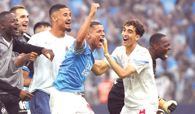 Các cầu thủ Marseille phấn khích cực độ sau khi giành ngôi á quân Ligue 1 2021/22 theo kịch bản không tưởng