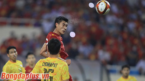 Nhâm Mạnh Dũng và pha đánh đầu tung lưới U23 Thái Lan được chuyên gia Anh ca ngợi 