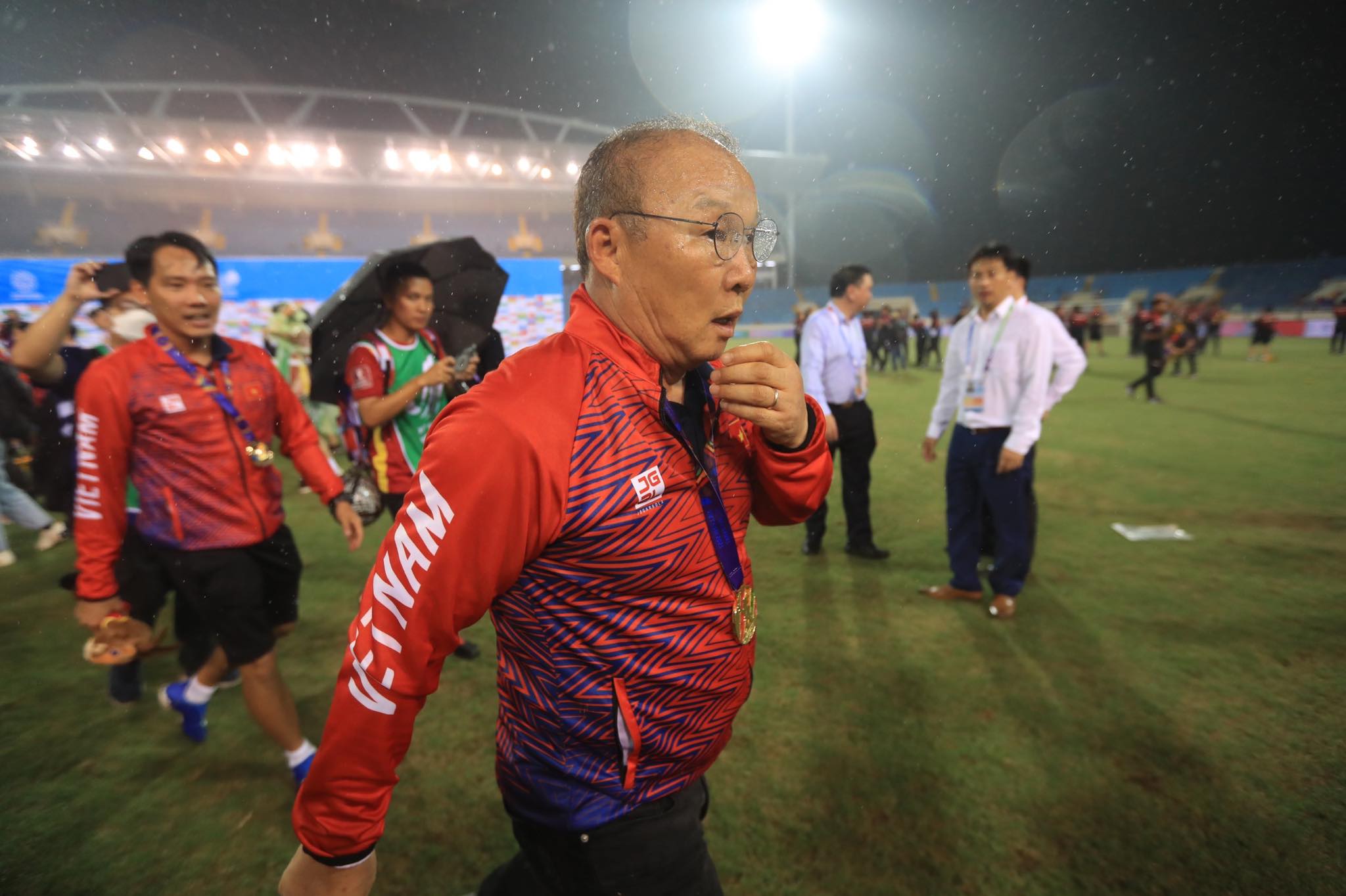 HLV Park Hang Seo giúp bóng đá Việt Nam 'rửa hận' trước Thái Lan của Mano Polking và Madam Pang - Ảnh: Minh Tuấn 