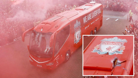 Xe bus của Liverpool suýt bị cháy