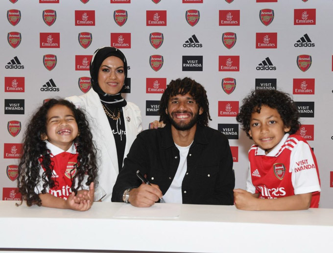 Elneny gia hạn hợp đồng 1 năm với Arsenal