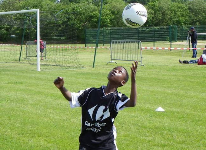 Camavinga sớm bộc lộ năng khiếu bóng đá và là niềm hy vọng thoát nghèo của gia đình