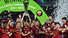 Giây phút Roma nâng cúp vô địch Europa Conference League