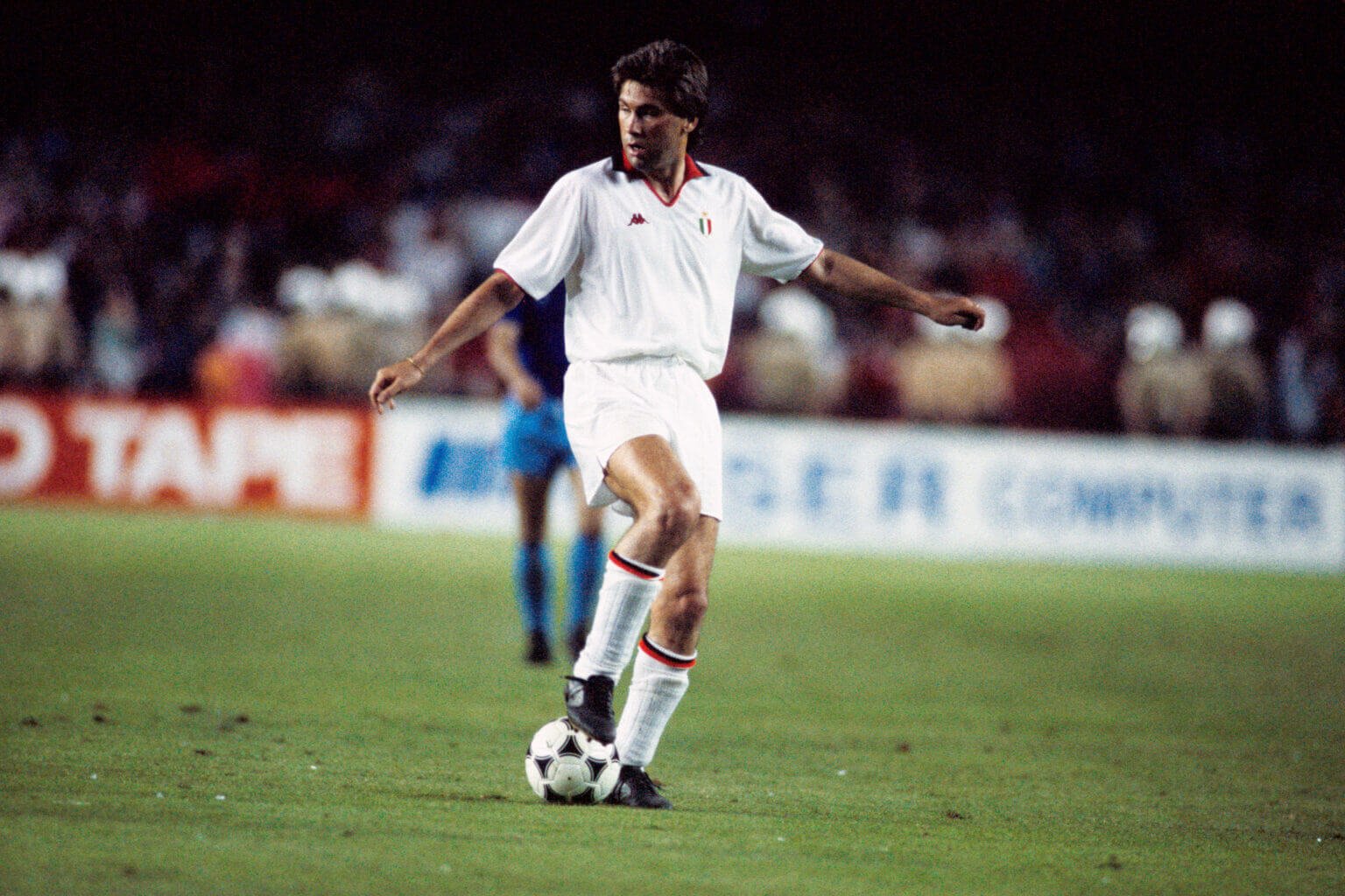 Ancelotti ở giai đoạn 1989 là một tiền vệ chơi bóng bằng đầu