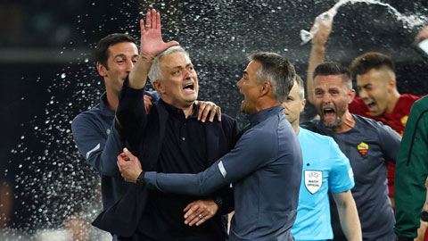 5 ngón tay ngạo nghễ của Jose Mourinho
