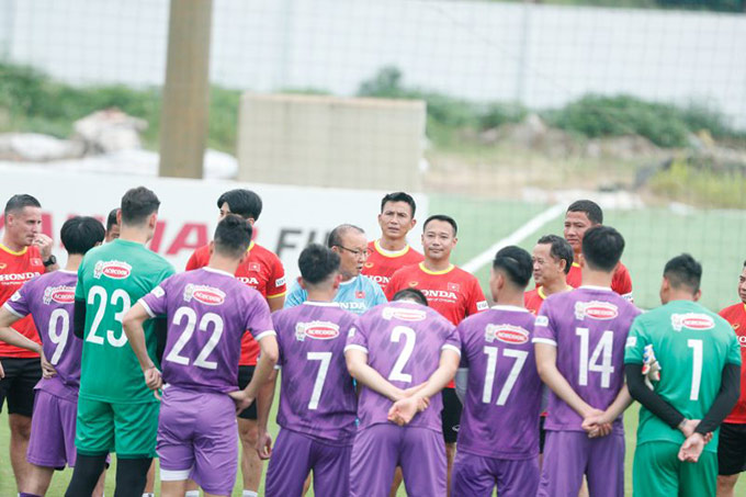 HLV Park Hang Seo bắt đầu lắp ghép đội hình cho ĐT Việt Nam đấu Afghanistan - Ảnh: VFF